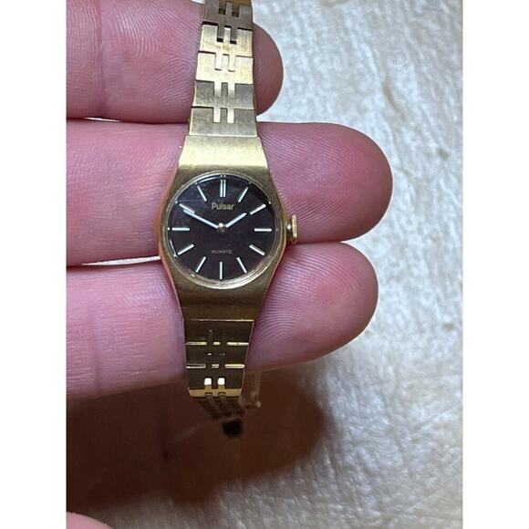Vintage pulsar quartz gold tone wrist watch. sleek. classic. untested. - Picture 1 of 11